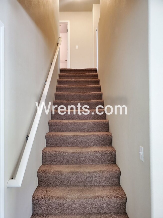 Building Photo - Beautiful 2 Story Home!
