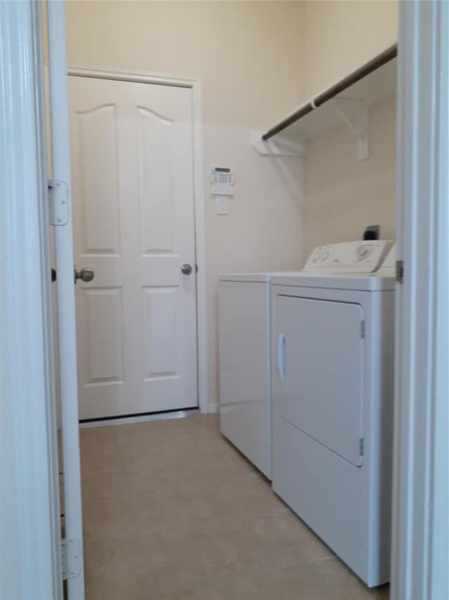 Building Photo - 17122 Amarose Dr