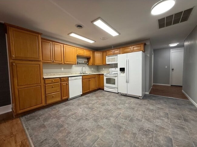 Building Photo - Downtown Maroa! 3 bed, 1.5 bath