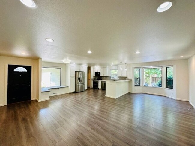 Building Photo - 3bd/2ba Duvall House