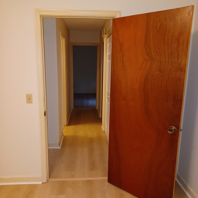 Master Bedroom toward 2nd bedroom. - 516 W Cedar St