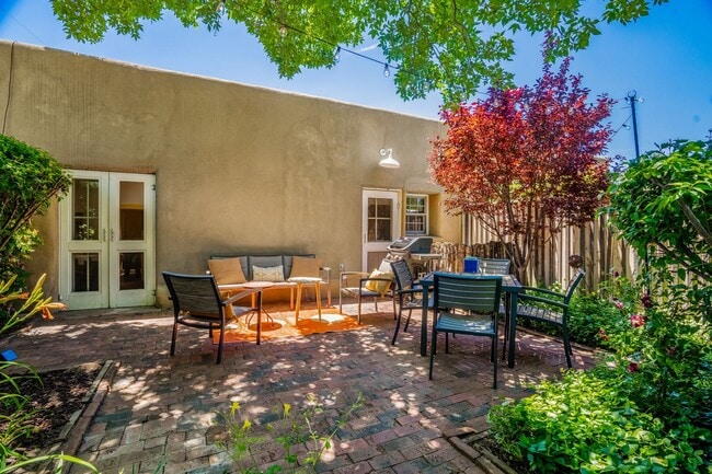 Building Photo - 573 W San Francisco St