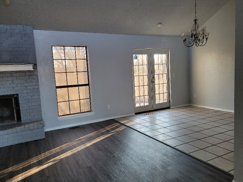 Building Photo - 132 Sonora