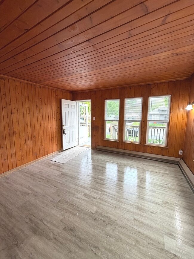 Building Photo - 120 Peale St