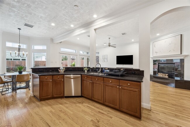 Building Photo - 5346 McCulloch Cir