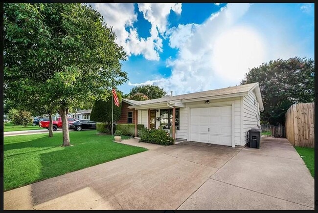 Welcoming front porch with single car garage and 2 car driveway - 509 Freestone Dr