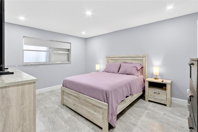 Building Photo - 410 SE 2nd St