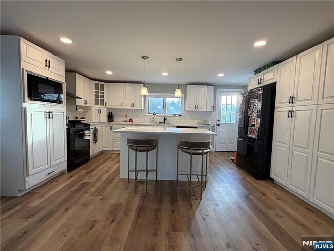 Building Photo - 200 Forest Ave