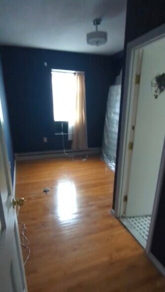 Building Photo - 1142 30th Rd