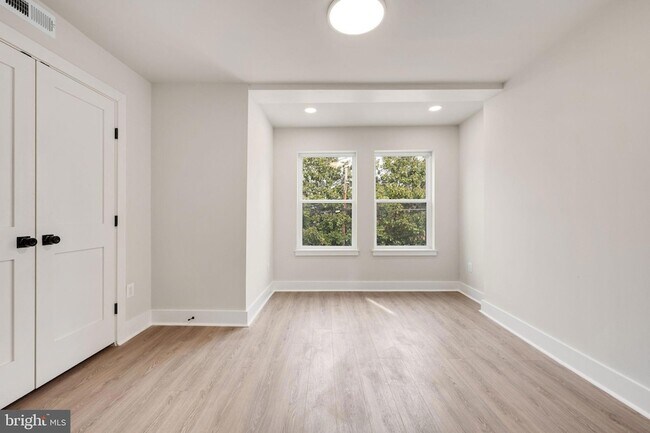 Building Photo - 113 Clifford Ave