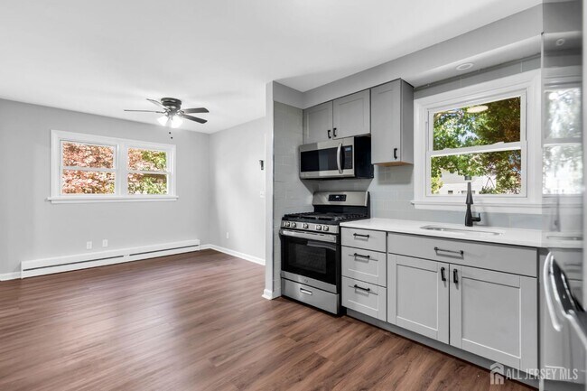 Building Photo - 368-70-370 Voorhees Ave