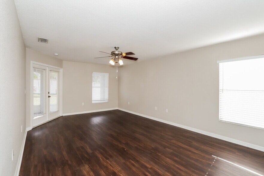 Building Photo - 8834 Pebblebrooke Dr