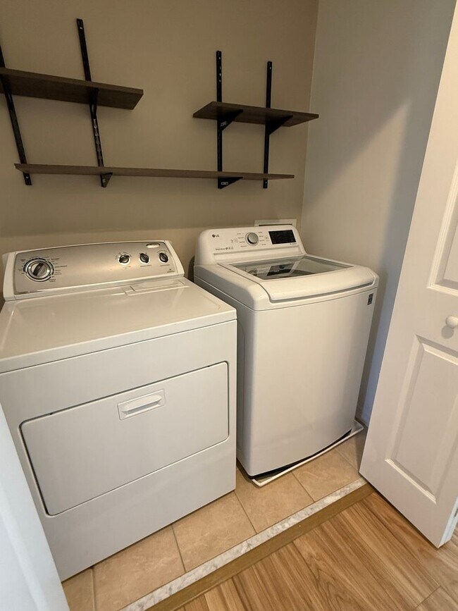 Building Photo - Coming Soon!  3 BR/2.5BA | Newly Renovated Townhome | In-Unit Laundry| Parking in Westchase!