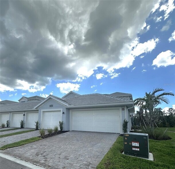 Building Photo - 14231 Heritage Landing Blvd