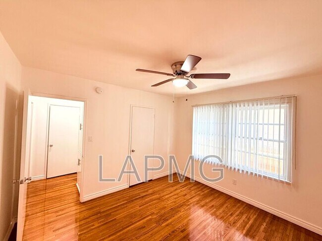 Building Photo - 1415 N Hudson Ave