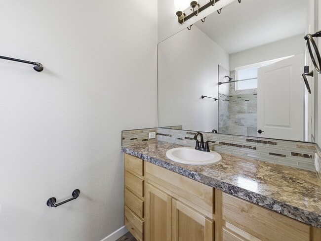 Building Photo - Updated 2-Bedroom, 2-Bathroom Home in Loveland