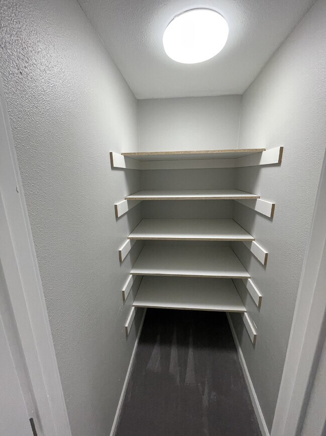 Building Photo - Beautiful Remodeled 1 Bedroom 1 Bath Apart...