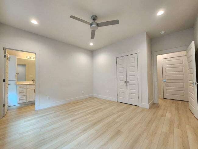 Building Photo - Gulf Shores 2/2.5 cottage available now