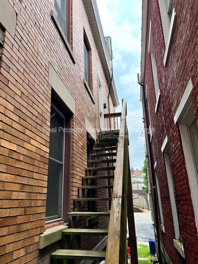 Building Photo - 218 Kearsarge St