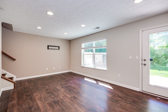 Building Photo - 9581 Tahoe Dr