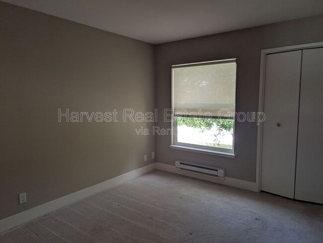Building Photo - 218 Shoreline Ct