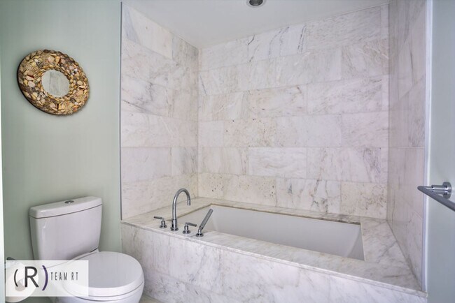 Building Photo - Oceanview Luxurious Chic Condo for High Quality Lifestyle