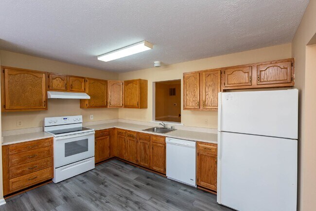 Building Photo - 3 BR, 2.5 BA Townhome in North Stafford