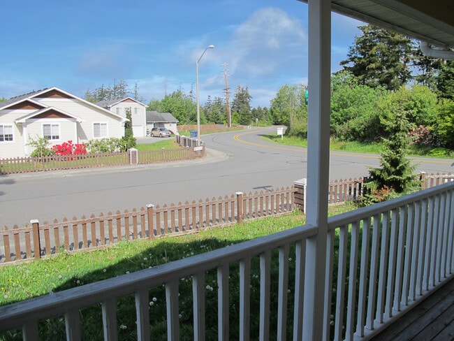 Building Photo - ***PENDING APPLICATION***Charming 3 bedroo...