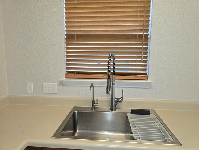 Building Photo - 137 Prairie Springs Cove