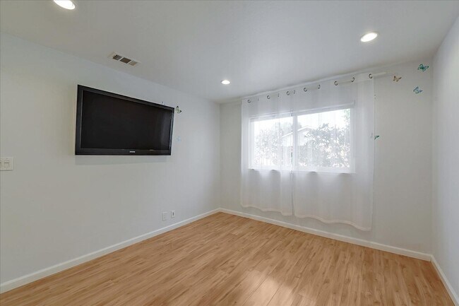 Building Photo - Beautifully Updated Single Family Home with Sparkling Pool