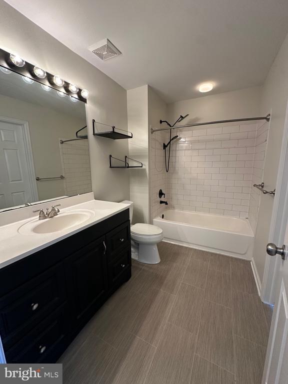 Building Photo - 650 Corsica Ave