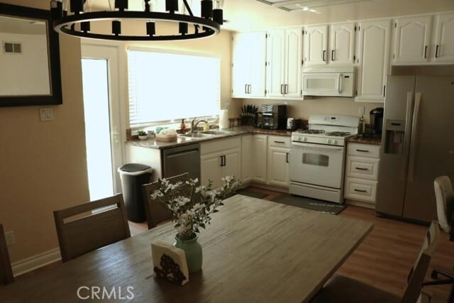 Building Photo - 218 Newcastle Ave