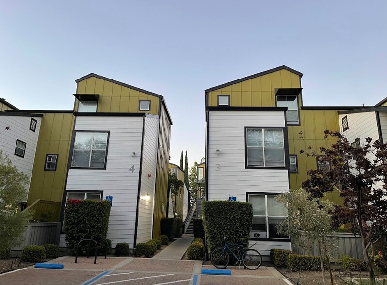 Primary Photo - Montage Apartments