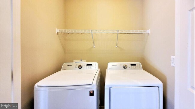 Building Photo - 10607 School St