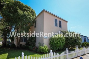 Building Photo - 1352 Ocean Park Blvd