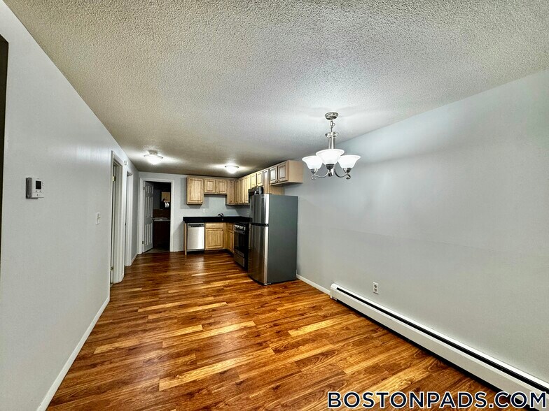 Building Photo - 695 N Main St