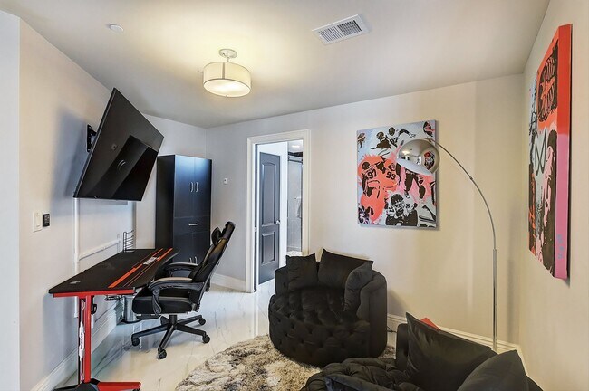 Building Photo - Modern High End Luxury Condo in Uptown Charlotte