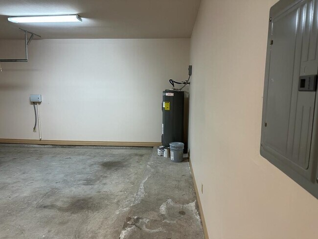 Building Photo - 2610 Vineyard Loop