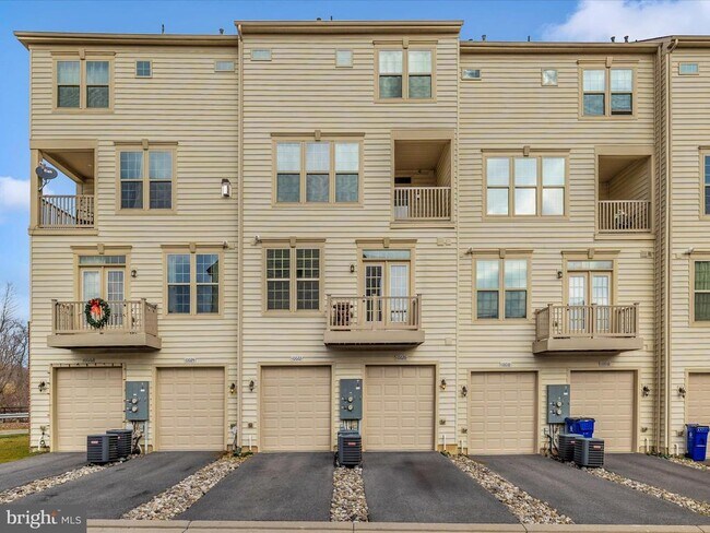 Building Photo - 10020 Beerse St