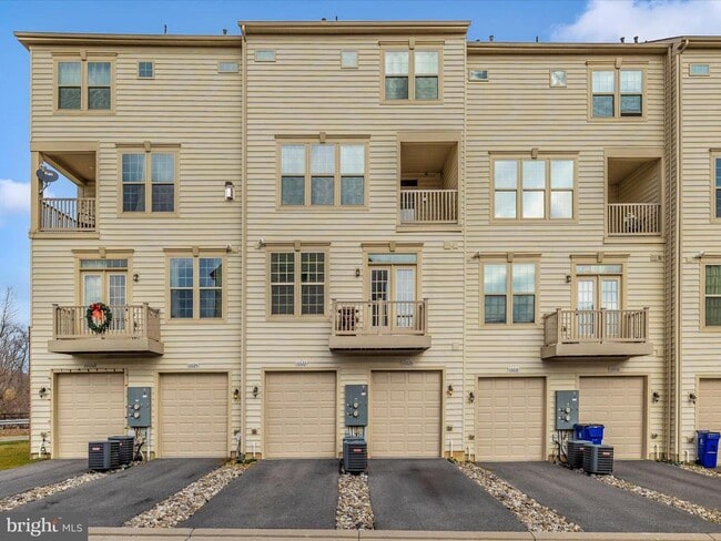 Building Photo - 10020 Beerse St