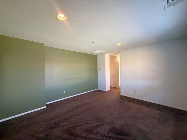 Building Photo - 206 Paseo Gusto