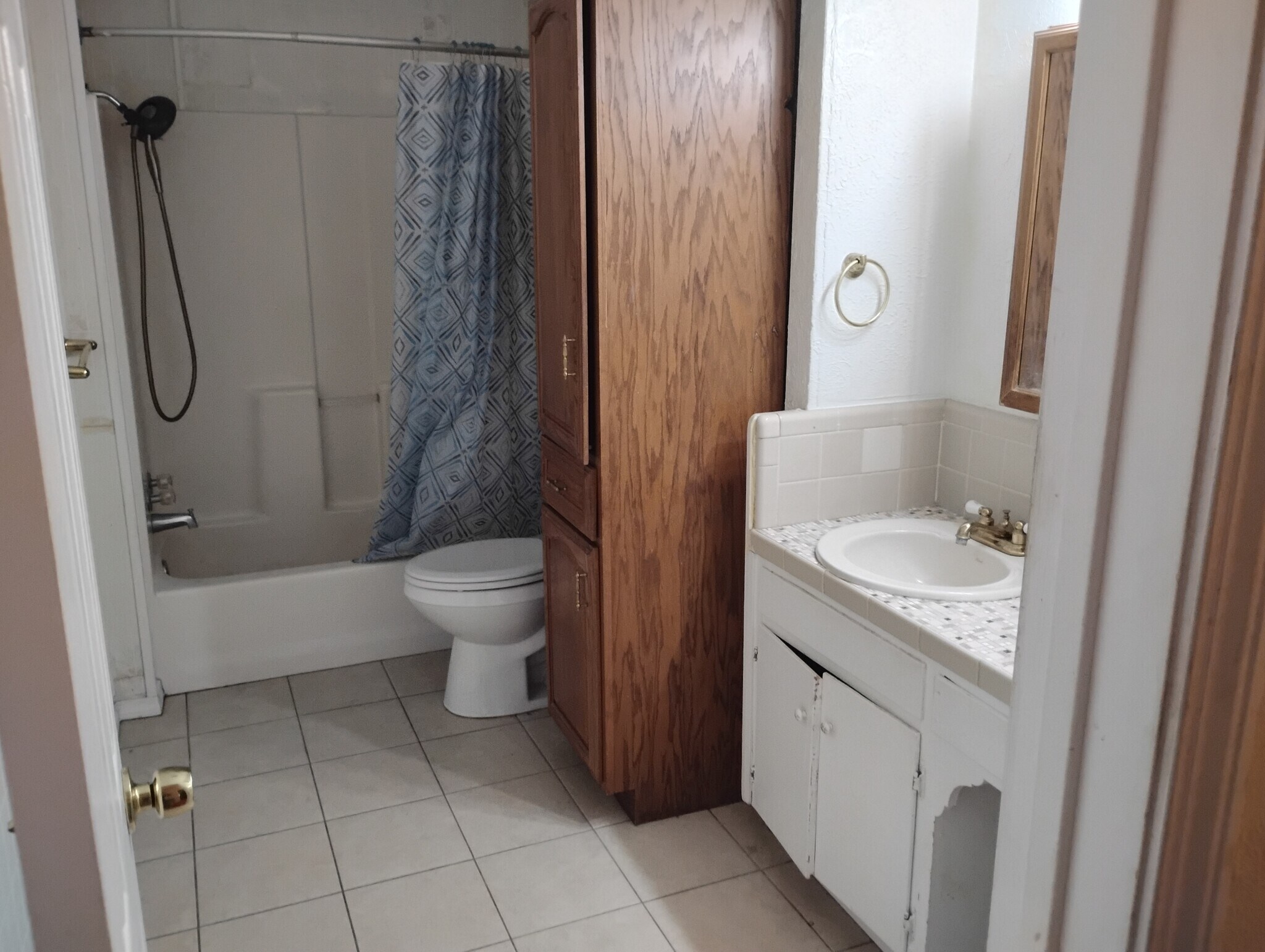 Main Bathroom - 1106 Hillcrest Dr