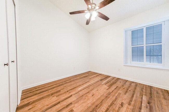 Building Photo - 2014 Balsam Way