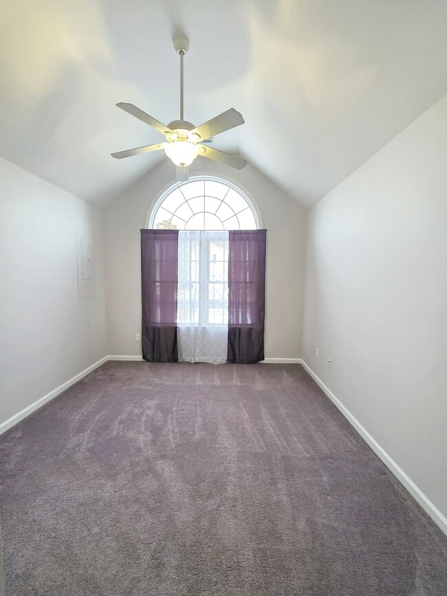 Building Photo - 102 Hunter's Way