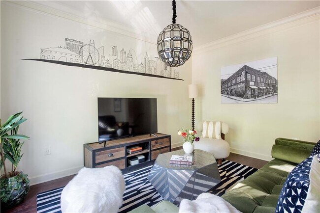 Building Photo - 1402 Markan Dr NE