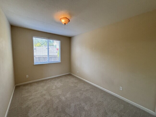 Building Photo - 101 Johnson Ln