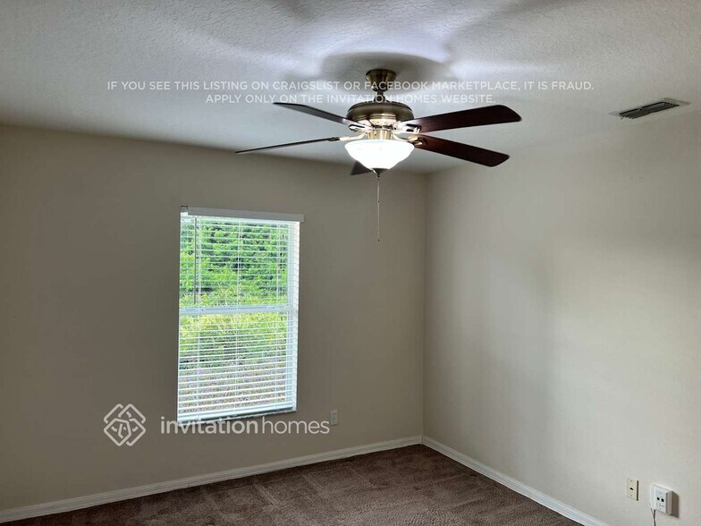 Building Photo - 391 SW Millard Dr