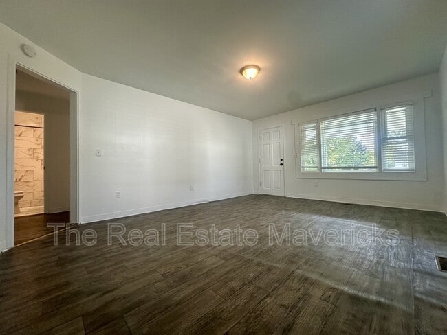 Building Photo - 575 SE Gaut St