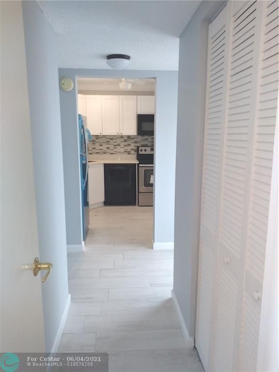 Building Photo - 6050 NW 64th Ave