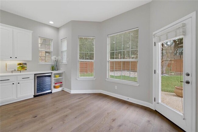 Building Photo - 3000 Welton Cliff Dr